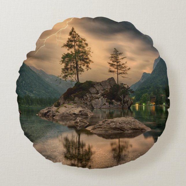 Round Throw Pillow (16") (Front)