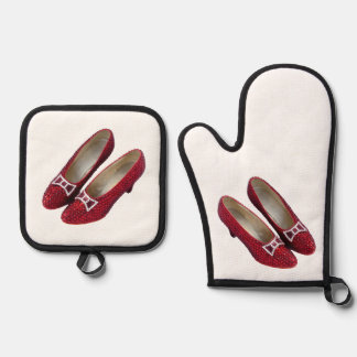 Ruby Slippers Wicked Oven Mitt & Pot Holder Set! Set