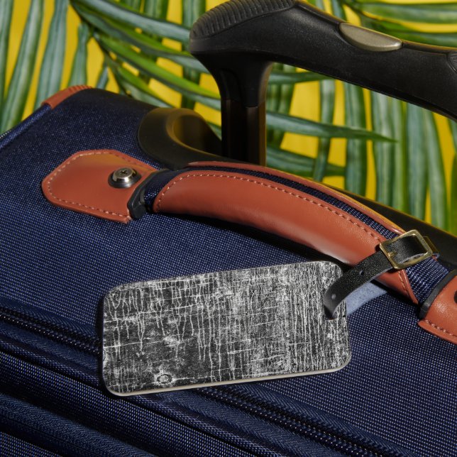 run off walls  luggage tag (Front Insitu 3)