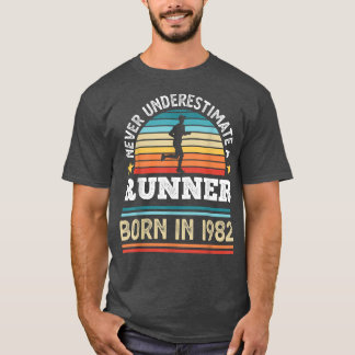 Runner born in 1982 40th Birthday Running Gift Dad T-Shirt
