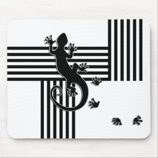 Running Gecko - black & white stripes abstract Mouse Pad