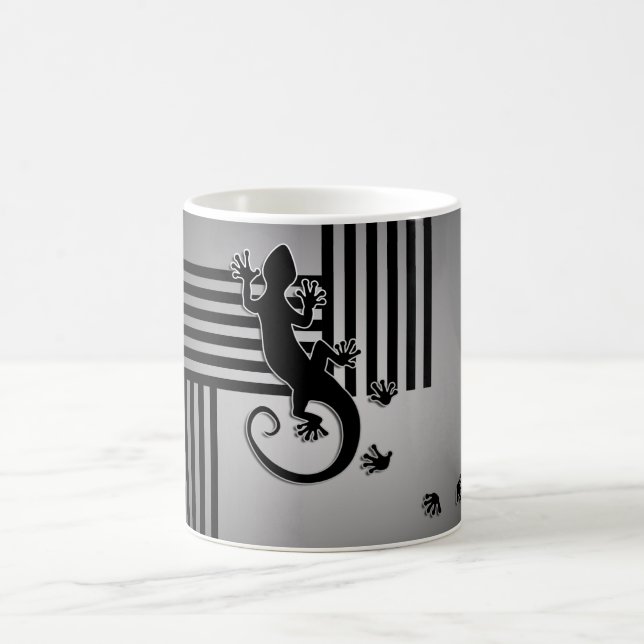Running Gecko - black & white stripes shine Coffee Mug (Center)