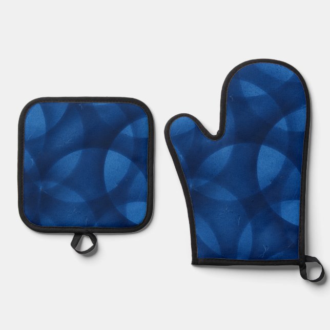 Running in Circles Oven Mitt & Pot Holder Set (Front)