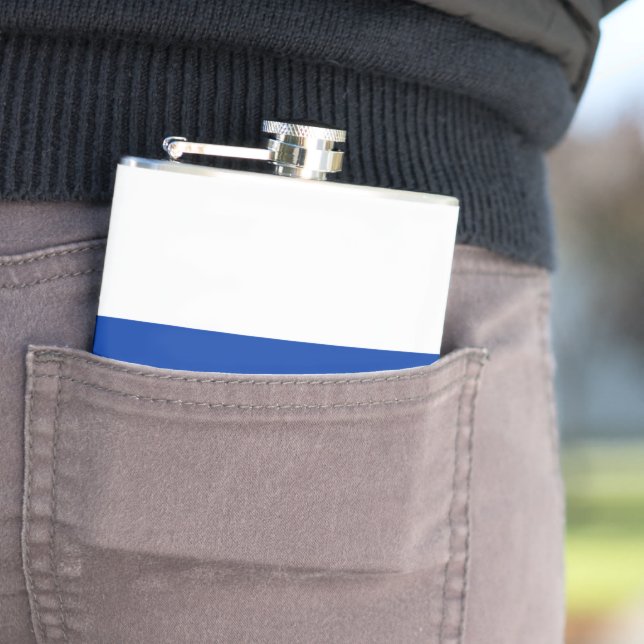 Russia flag hip flask (In Situ)