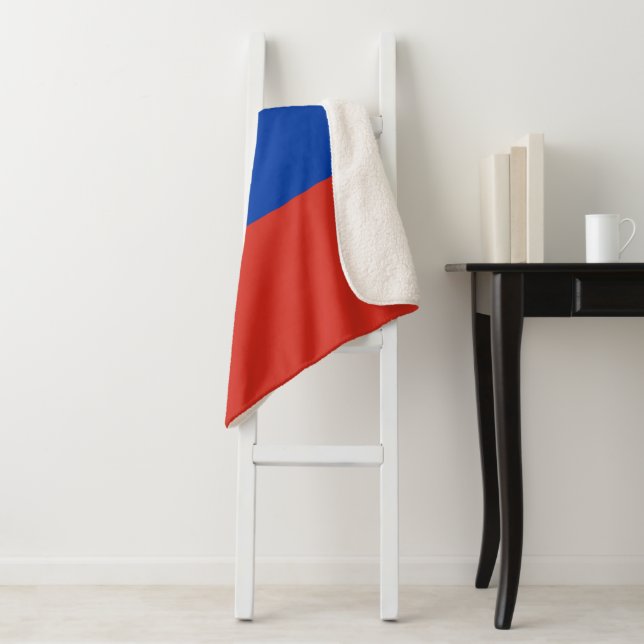 Russia flag sherpa blanket (In Situ)