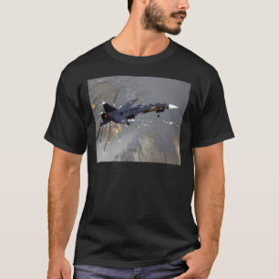 RUSSIAN SUKOI SU-35 DROPPING FLARES T-Shirt