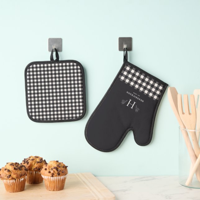 Rustic Farmhouse Family Name Monogram Oven Mitt & Pot Holder Set (Insitu(Hanging))