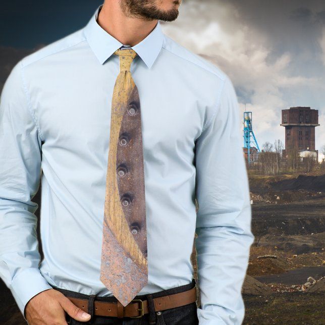 Rusty metal object tie (Creator Uploaded)
