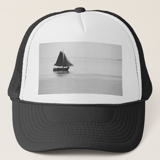 Sailing boat trucker hat (Front)