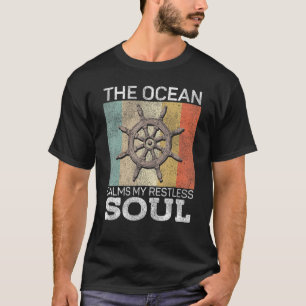 Sailing The Ocean Calms My Restless Soul Retro Vin T-Shirt