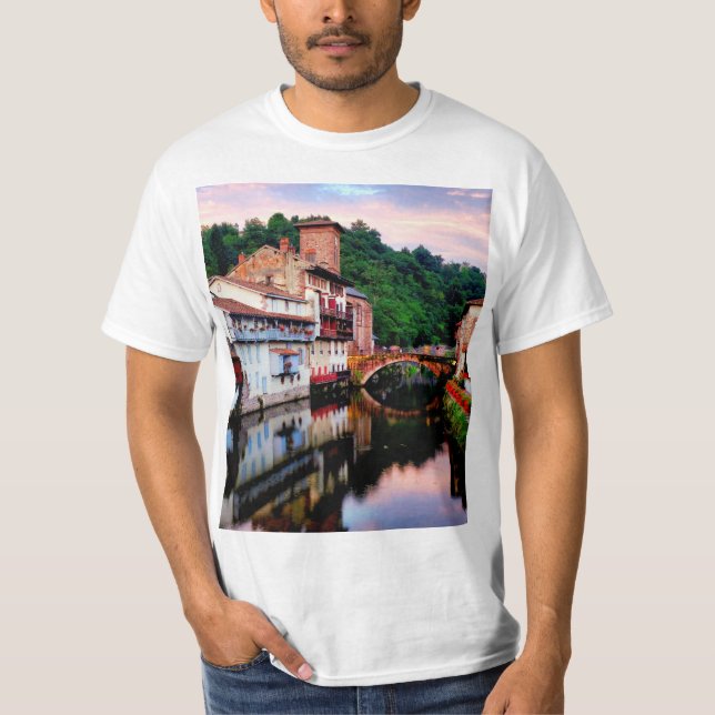 Saint Jean Pied de Port  T-Shirt (Front)