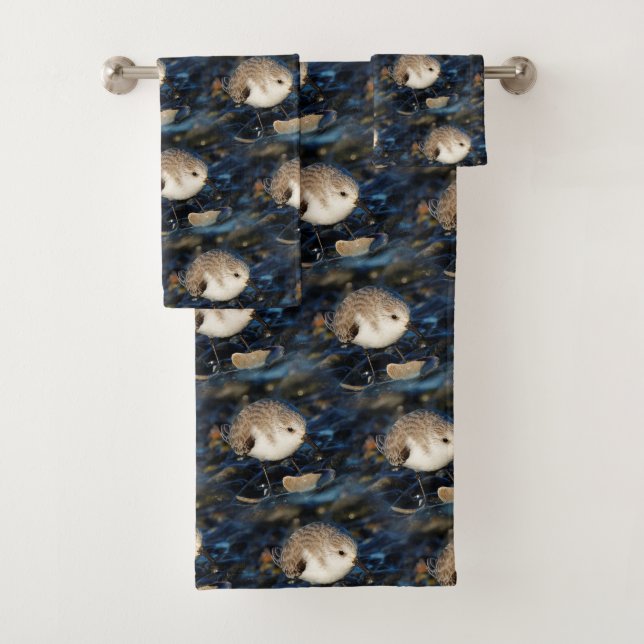 Sanderling Dines on Clam at the Beach Bath Towel Set (Insitu)