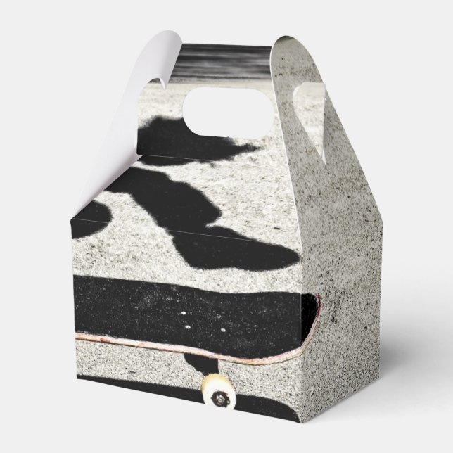 sandwiched skateboard favour box (Front Side)