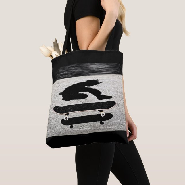 sandwiched skateboard tote bag (Close Up)