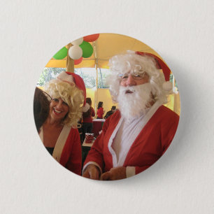 Santa & Mrs. Claus Christmas Celebration – Festive 6 Cm Round Badge