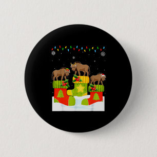 Santa Reindeer Elf Wildebeest In Christmas Socks U 6 Cm Round Badge