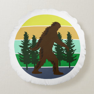 Sasquatch Believer   Vintage Sunset Bigfoot   Round Cushion
