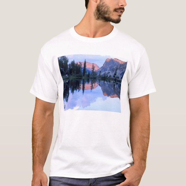 Sawtooth Wilderness, Idaho. USA. Cumulus T-Shirt (Front)