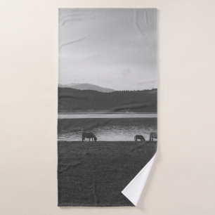 SCALE GREY PHOTOGRAPHY OF ANIMALS BATH TOWEL