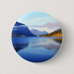 Scandinavian beauty 6 cm round badge