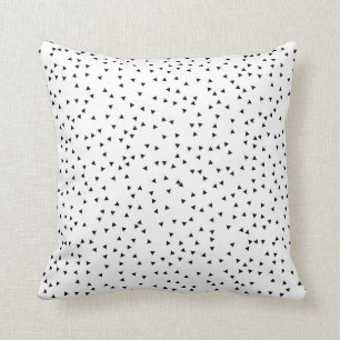 Scandinavian Style Triangle Pattern Cushion