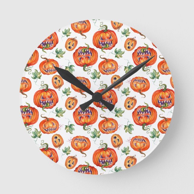 Scary and smiling Halloween pumpkin  Throw Pillow Round Clock (Front)