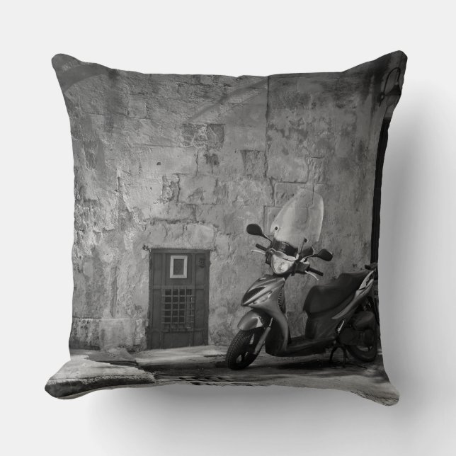 Scooter in black and white cushion (Front)