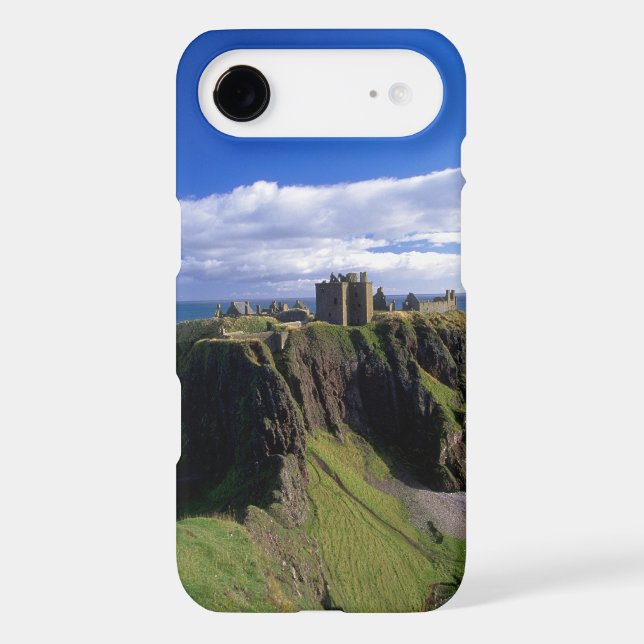 Scotland, Aberdeen. Dunnotar Castle. Case-Mate iPhone Case (Back)