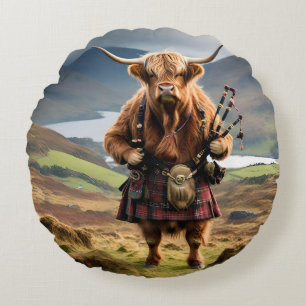 Scottish Highland Cow Bagpiper, Round Cushion