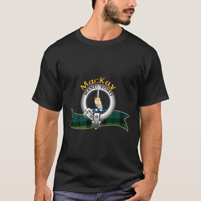 Scottish Mackay Clan Tartan Crest A Dagger Held Er T-Shirt (Front)