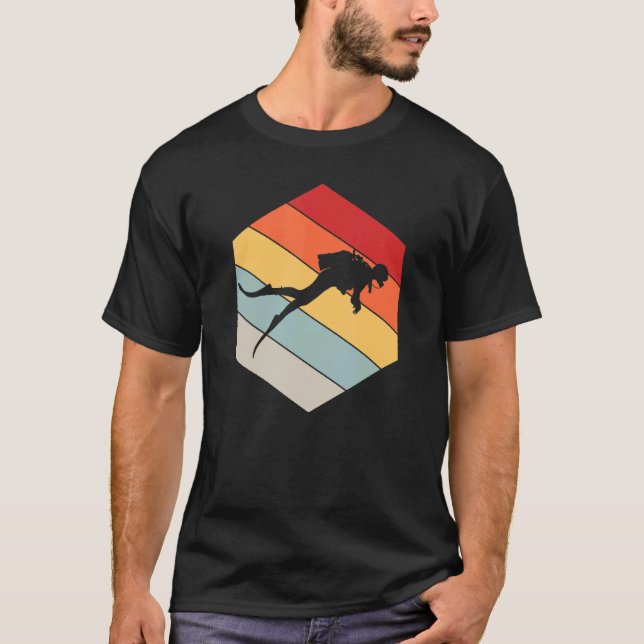 Scuba Diving Divemaster Geometric Distressed Vinta T-Shirt (Front)