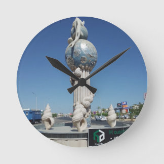 Sculpture to the marine inhabitants round clock