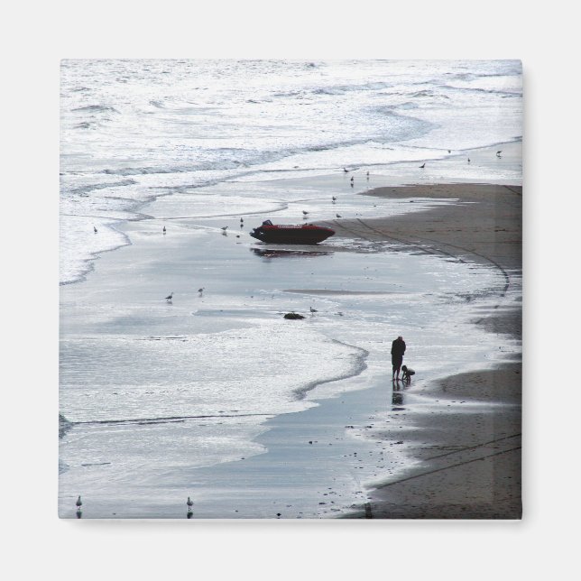 Sea coming to shore at dusk magnet (Front)