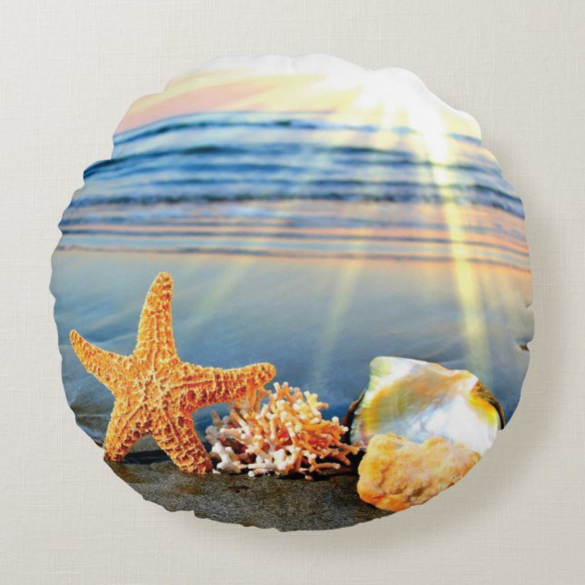 Sea shells and starfish on beach round cushion (Front)