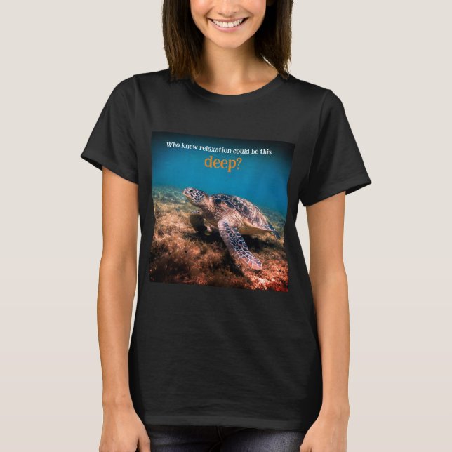 Sea turtle relaxing underwater T-Shirt (Front)
