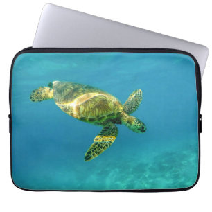 Sea Turtle swimming in turquoise ocean water Laptop Sleeve
