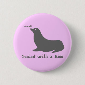 Sealed with a kiss 6 cm round badge