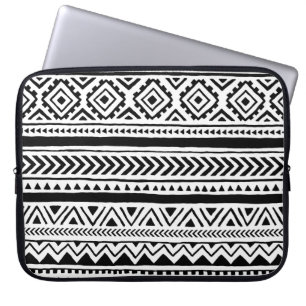 Seamless ethnic and tribal pattern. Handmade. Hori Laptop Sleeve