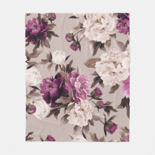 Seamless floral pattern with roses on light backgr fleece blanket