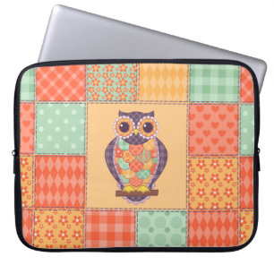 Seamless patchwork owl pattern. Vintage background Laptop Sleeve