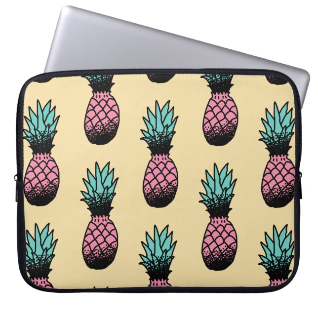 Seamless pattern of cute hand drawn pineapple laptop sleeve (Front)
