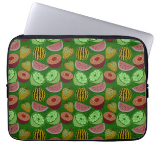 Seamless pattern tropical fruit & green background laptop sleeve
