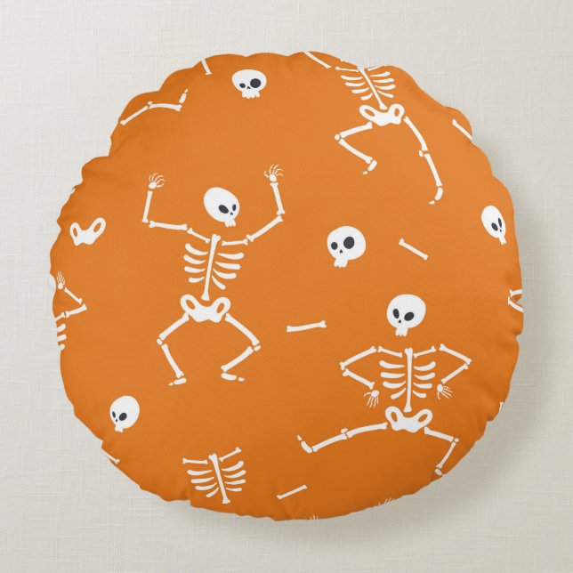 Seamless pattern with funny Halloween skeletons in Round Cushion (Front)