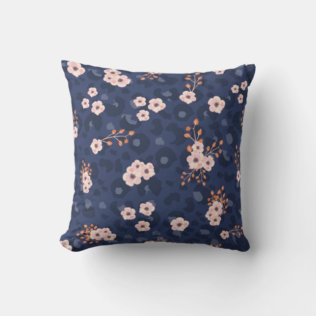 Seamless pattern with leopard skin and pink small  cushion (Front)