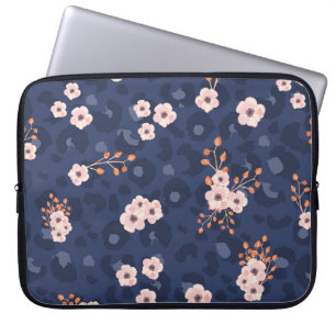 Seamless pattern with leopard skin and pink small laptop sleeve