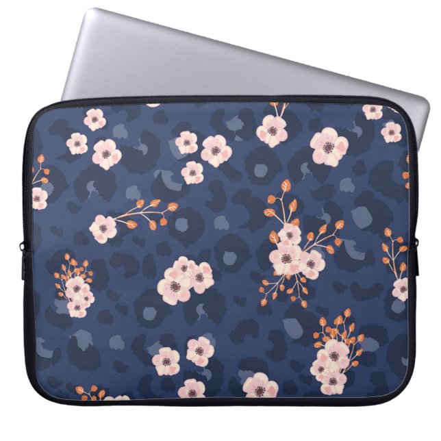 Seamless pattern with leopard skin and pink small  laptop sleeve (Front)