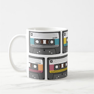 Seamless pattern with retro cassette tapes in dood coffee mug