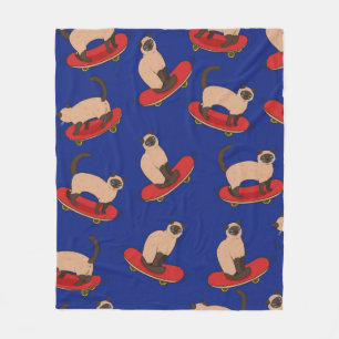 Seamless pattern with siamese cats on skateboards. fleece blanket