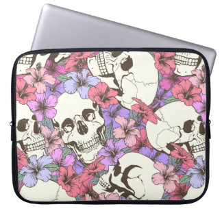 Seamless pattern with skulls fnd flowers laptop sleeve
