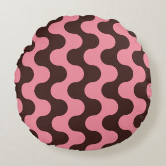 Seamless pattern with wavy stripes in retro style. round cushion